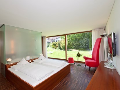 Golfurlaub - Badewanne - Bad Saulgau - Gartenblick Zimmer - Romantik Hotel Johanniter-Kreuz