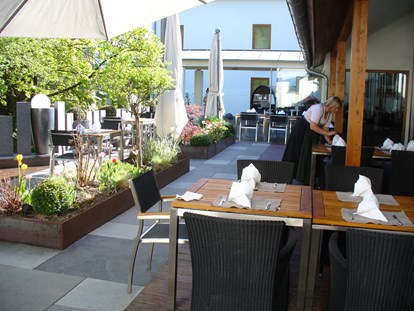 Golfurlaub - Restaurant - Terrasse - Romantik Hotel Johanniter-Kreuz