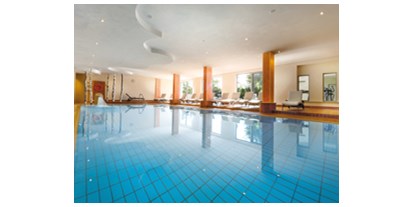 Golfurlaub - Pools: Innenpool - Oberkirch - Schwimmbad - Hotel Grüner Wald