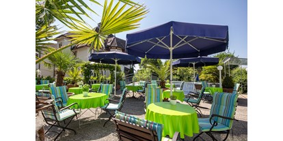 Golfurlaub - Hunde am Golfplatz erlaubt - Baden-Württemberg - Mediterrane Terrasse. Da schmeckt der Überlinger Wein gleich doppeltgut - Apart Hotel Stadtgarten