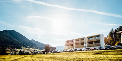 Golfurlaub - Umgebungsschwerpunkt: Berg - Riezlern - Genuss- und Aktivhotel Sonnenburg Aussenansicht - Genuss- & Aktivhotel Sonnenburg