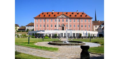 Golfurlaub - Golfschule - Gößweinstein - Ansicht Schlosspark und Terrasse - Hotel Schloss Reichmannsdorf 