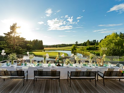 Golfurlaub - Golfkurse vom Hotel organisiert - Terrasse oben für Veranstaltungen ©Inge Prader - Golfresort Haugschlag