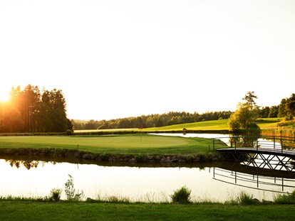 Golfurlaub - Golf-Schläger Verleih - Blick von Restaurantterrasse ©Inge Prader - Golfresort Haugschlag
