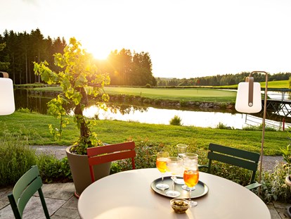 Golfurlaub - Umgebungsschwerpunkt: Fluss - Österreich - Terrasse des Restaurant ©Inge Prader - Golfresort Haugschlag