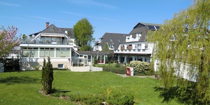 Golfurlaub - Zimmersafe - Fehmarn - Gartensicht - HofHotel Krähenberg