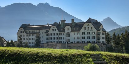 Golfurlaub - Fahrradverleih - Davos Dorf - Aussenansicht Sommer - Cresta Palace Hotel
