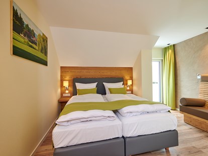 Golfurlaub - Chipping-Greens - Deutschland - Bachhof Ferienhaus Schlafzimmer - Bachhof Resort Straubing - Hotel und Apartments