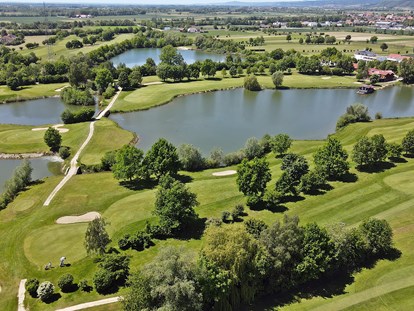 Golfurlaub - Driving Range: überdacht - Meisterschaftsplatz - Bachhof Resort Straubing - Hotel und Apartments