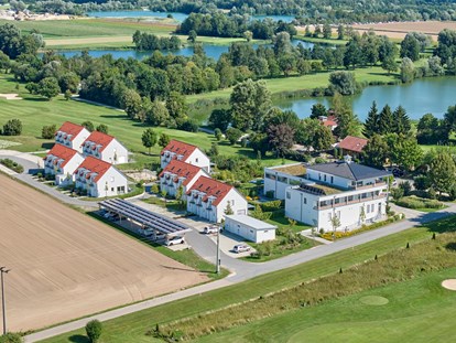 Golfurlaub - Umgebungsschwerpunkt: am Land - Anlage von oben - Bachhof Resort Straubing - Hotel und Apartments