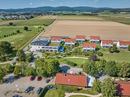 Golfurlaub - Kühlschrank - mit Blick auf den Bayerischen Wald - Bachhof Resort Straubing - Hotel und Apartments