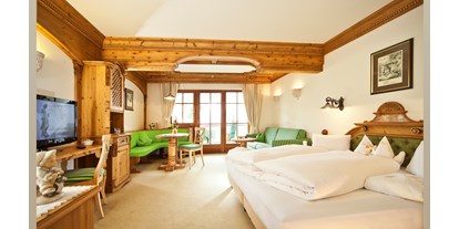 Golfurlaub - Hotelbar - Mirabell Dolomites-Olang-Suedtirol-zimmer - MIRABELL DOLOMITES HOTEL . LUXURY . AYURVEDA & SPA 