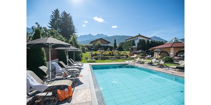 Golfurlaub - Garten - Trentino-Südtirol - Mirabell Dolomites Hotel-Olang-Suedtirol-Garten-outdoor pool - MIRABELL DOLOMITES HOTEL . LUXURY . AYURVEDA & SPA 