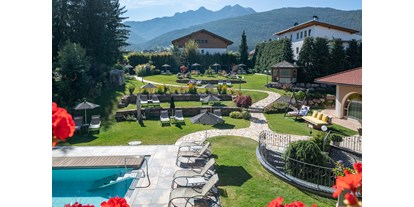 Golfurlaub - Dampfbad - Seis - Mirabell Dolomites Hotel-Olang-Suedtirol-Gartenoase - MIRABELL DOLOMITES HOTEL . LUXURY . AYURVEDA & SPA 