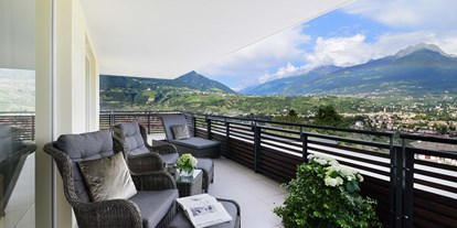 Golfurlaub - Preisniveau: exklusiv - Trentino-Südtirol - Rundum-Blick: Balkon der Suite Bellavista - Hotel Giardino Marling