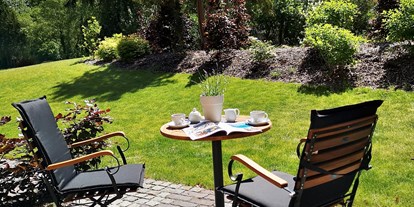 Golfurlaub - Hotel-Schwerpunkt: Golf & Kulinarik - Deutschland - Deluxe Doppelzimmer: Genießen Sie die Sonnenstrahlen auf Ihrer privaten Terrasse. - Nordenholzer Hofhotel