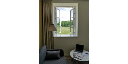 Golfurlaub - Umgebungsschwerpunkt: Fluss - Deutschland - Auch aus den Fenstern des 1. OG. haben Sie einen schönen Blick ins Grüne.
 - Nordenholzer Hofhotel