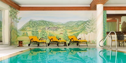 Golfurlaub - Tirol - Rasirena - unser Wellnessbereich mit Schwimmbad, Sauna, Dampfbad, Fitnessraum und Liegewiese im Freien. Massagen auf Anfrage. - Rasmushof Hotel Kitzbühel