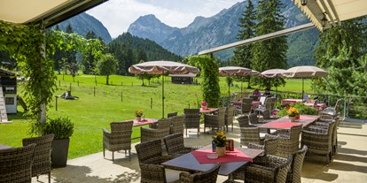 Golfurlaub - Fahrstuhl - Naturns - Best versteckte Terrasse beim Langlaufstüberl - direkt am Golfplatz - Hotel Karlwirt - Alpine Wellness am Achensee
