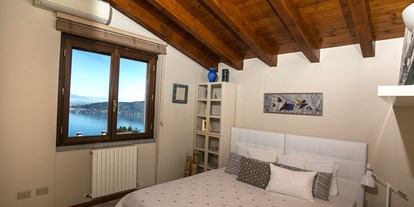 Golfurlaub - Terrasse - Piemont - Doppelzimmer im 1. Stock mit Klimaanlage - Golfvilla BELVEDERE LAGO MAGGIORE ITALIEN