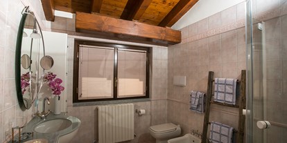 Golfurlaub - Italien - Bad/WC mit Dusche 1. Stock - Golfvilla BELVEDERE LAGO MAGGIORE ITALIEN