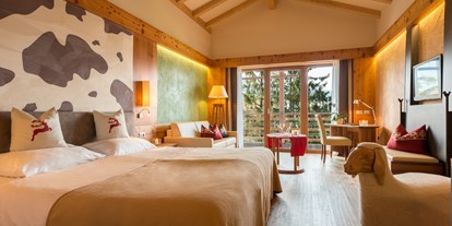 Golfurlaub - Bruneck/Reischach - Naturzimmer "Eiche" mit Balkon und Bergblick -  Hotel Emmy-five elements
