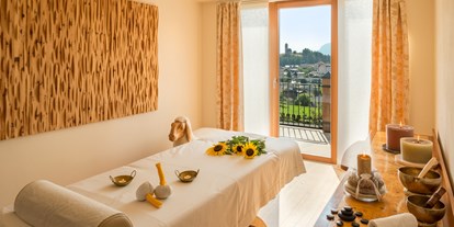 Golfurlaub - Hotel-Schwerpunkt: Golf & Wandern - St. Martin (Trentino-Südtirol) - Massageraum -  Hotel Emmy-five elements