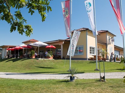 Golfurlaub - Golfshop - Eugendorf - Clubhaus Römergolf 27 Lochanlage - Römergolflodge