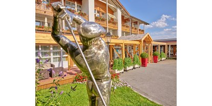 Golfurlaub - Hotel-Schwerpunkt: Golf & Kulinarik - Bäderdreieck - Hoteleingang - Hartls Parkhotel Bad Griesbach