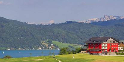 Golfurlaub - Handtuchservice - Tauplitz - Hotel Haberl mit Blick auf den Attersee - Hotel Haberl - Attersee