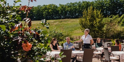 Golfurlaub - Golfbagraum - Poysdorf - Hotel-Restaurant-Terrasse - Hotel Neustifter