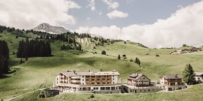 Golfurlaub - Hotel-Schwerpunkt: Golf & Kulinarik - Riezlern - Außenansicht  - Hotel Goldener Berg