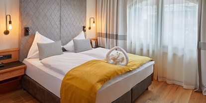 Golfurlaub - King Size Bett - Mellau - Schlafzimmer  - Hotel Goldener Berg
