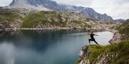 Golfurlaub - Terrasse - Vorarlberg - Yoga in den Bergen - Hotel Goldener Berg