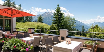 Golfurlaub - privates Golftraining - Tirol - Panorama Terrasse mit Blick in das obere Inntal - Inntalerhof - DAS Panoramahotel