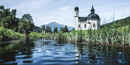 Golfurlaub - Hunde am Golfplatz erlaubt - Tirol - Das Seekirchl - Wahrzeichen von Seefeld - Inntalerhof - DAS Panoramahotel