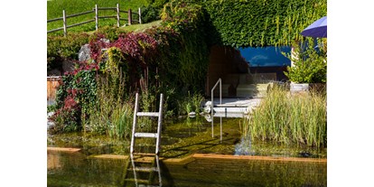 Golfurlaub - Pools: Schwimmteich - HochLeger Eingang Sauna - HochLeger Luxury Chalet Resort