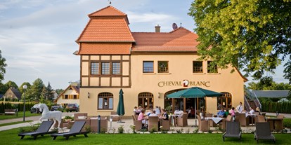 Golfurlaub - Pools: Schwimmteich - Region Schwerin - Restaurant Cheval-Blanc - Schlosshotel Wendorf & Resort MV19412