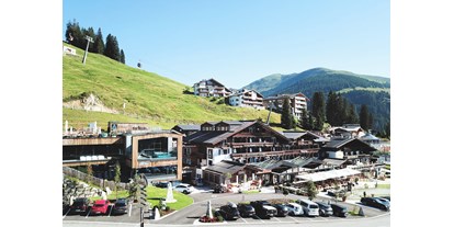 Golfurlaub - Umgebungsschwerpunkt: am Land - Kitzbühel - Hotel Außenansicht - Sommer - Das Alpenwelt Resort****SUPERIOR