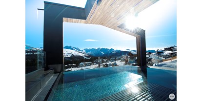 Golfurlaub - Parkplatz - FelsenBAD - Infinity Sky Pool - Das Alpenwelt Resort****SUPERIOR