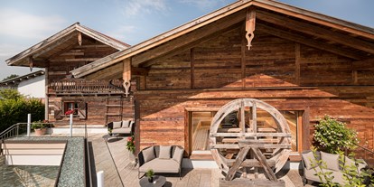 Golfurlaub - Massagen - Bayern - Ruhebereich vor der Stadl-Sauna "Alte Mühle" - 5-Sterne Wellness- & Sporthotel Jagdhof