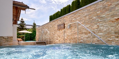 Golfurlaub - Pools: Infinity Pool - FKK-Whirlpool - 5-Sterne Wellness- & Sporthotel Jagdhof