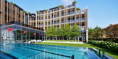 Golfurlaub - Pools: Infinity Pool - 25 m langer Sportpool mit PowerSwim - 5-Sterne Wellness- & Sporthotel Jagdhof