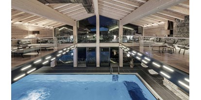 Golfurlaub - Adults only - INNs HOLZ Natur- & Vitalhotel**** Indoorpool bei Nacht - INNs HOLZ Natur- & Vitalhotel****s