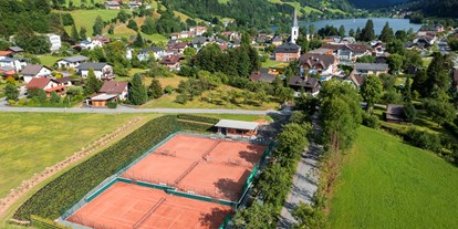 Golfurlaub - Hunde am Golfplatz erlaubt - Region Villach - eigene Tennisarena mit Clubhaus - Familien-Sportresort Brennseehof