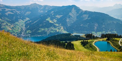 Golfurlaub - Hunde am Golfplatz erlaubt - Leogang - Bergsee auf der Schmittenhöhe mit Blick auf den Zeller See - Hotel Sonnblick