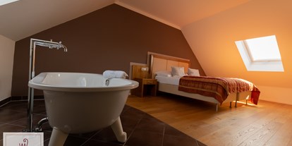 Golfurlaub - Zimmersafe - Gumpoldskirchen - Suite Royal mit freistehender Badewanne - Winzerhotel**** Gumpoldskirchen