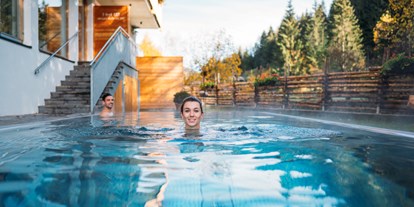 Golfurlaub - Badewanne - Neuer beheizter Außenpool - Hotel GUT Trattlerhof & Chalets****
