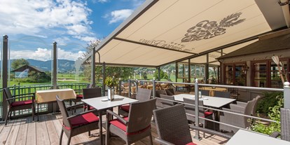 Golfurlaub - Kühlschrank - Hotel-Panoramaterrasse mit direktem Blick auf den Golfplazt - Hotel Zum Jungen Römer