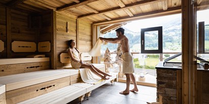 Golfurlaub - Österreich - FINNISCHE EVENTSAUNA
Die 90°C heiße Sauna und die verschiedenen Aufgüsse lassen dich nicht nur schwitzen – von hier aus hast du einen wunderbaren Panoramablick auf die Zillertaler Alpen, der dich ins Schwärmen bringt. - Hotel Wöscherhof